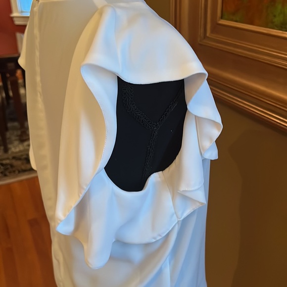 Alythea Cream Colored Flutter Sleeve Blouse - Picture 4 of 4